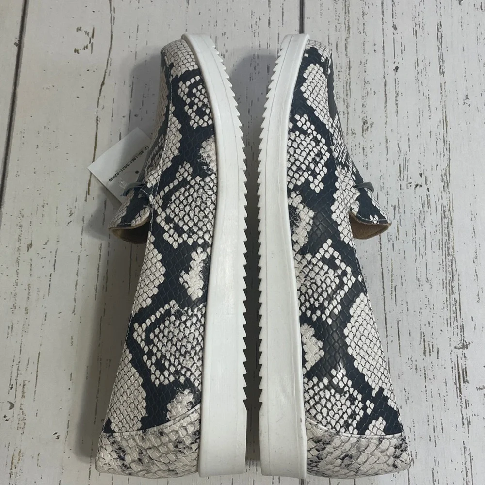 Naturalized Ranger Alabaster Snakeskin Patterned Loafer, size 9, NWT, NIB